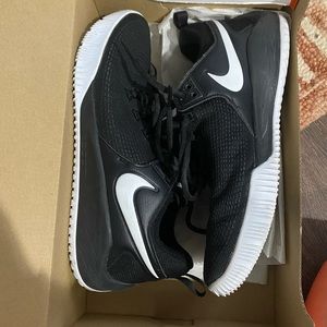 SIZE 9 women’s volleyball shoes barely worn